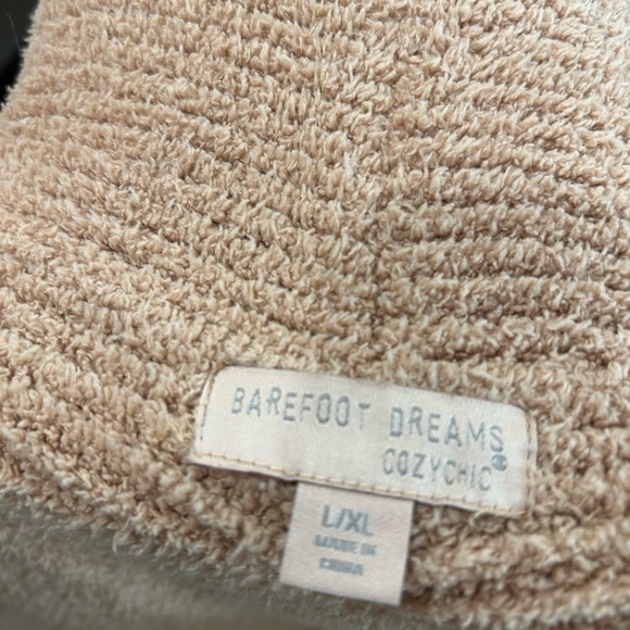 Barefoot Dreams cozy chic bat sleeve oversized warm and cozy still flattering - Picture 4 of 5